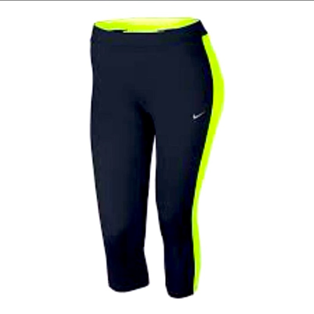 NIKE ESSENTIAL WOMEN’S RUNNING CAPRI